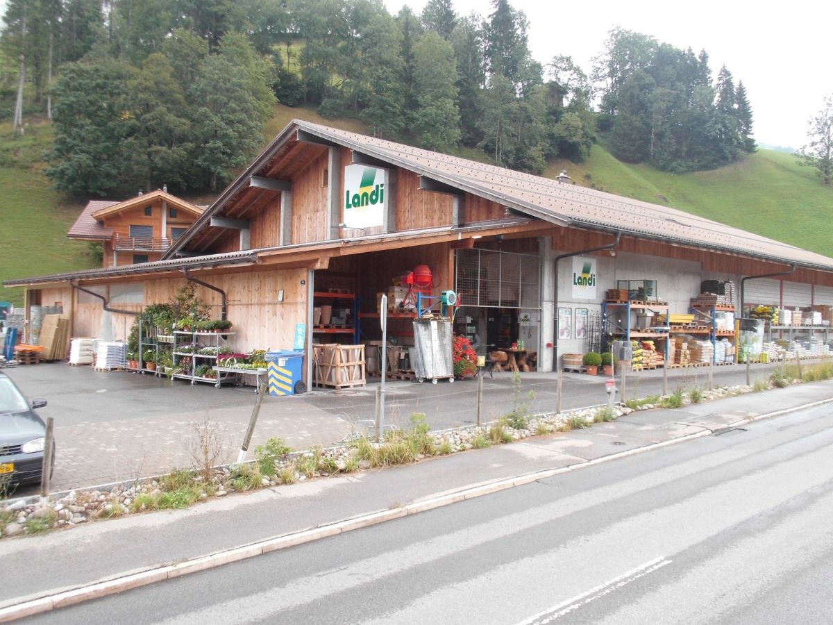 LANDI Simmental-Saanenland - -Prima Laden Lenk